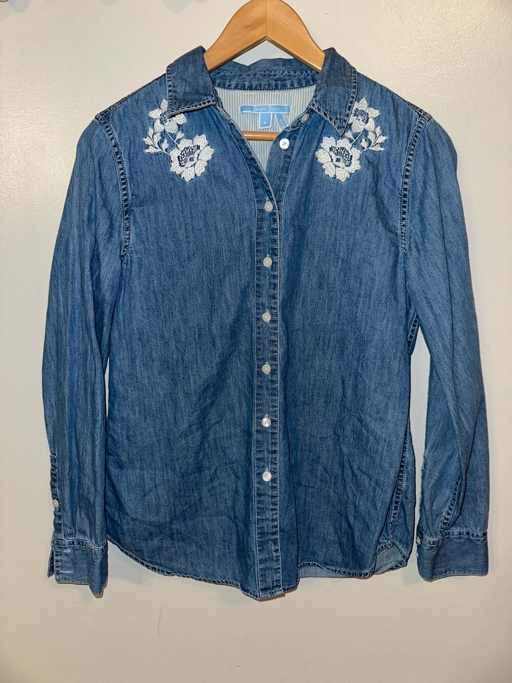 Draper James Denim Chambray Shirt Size 8 Howdy Embroidered Floral Button Down